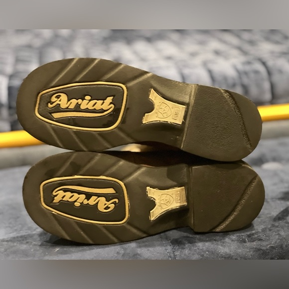 Ariat Cowgirl Boots, Size 6.5 - Picture 7 of 13